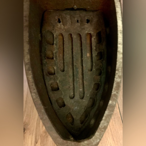 Antique Cast Iron Coal Ironing Clothes Press w/Insert, Collectible - Picture 3 of 9